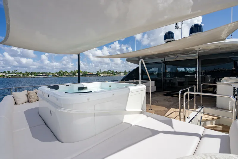 Slide: The Image of Ocean Alexander 32 Explorer 2023 - 203