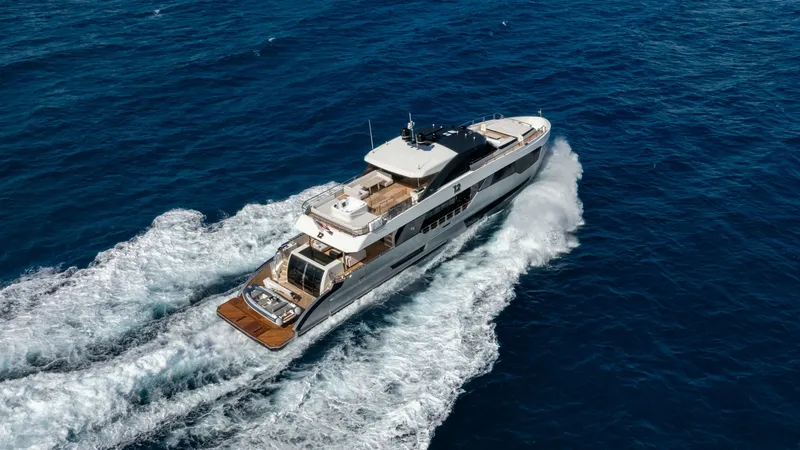 Slide: The Image of Ocean Alexander 32 Explorer 2023 - 33
