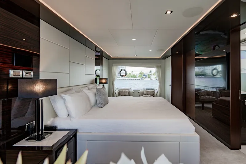 Slide: The Image of Ocean Alexander 32 Explorer 2023 - 97