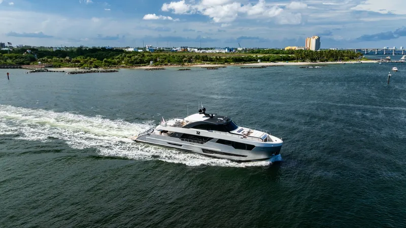 Slide: The Image of Ocean Alexander 32 Explorer 2023 - 16