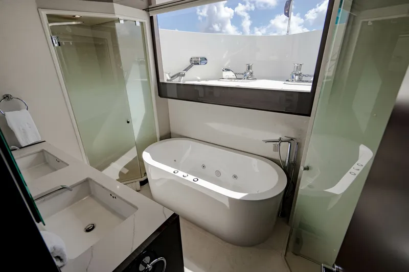 Slide: The Image of Ocean Alexander 32 Explorer 2023 - 129
