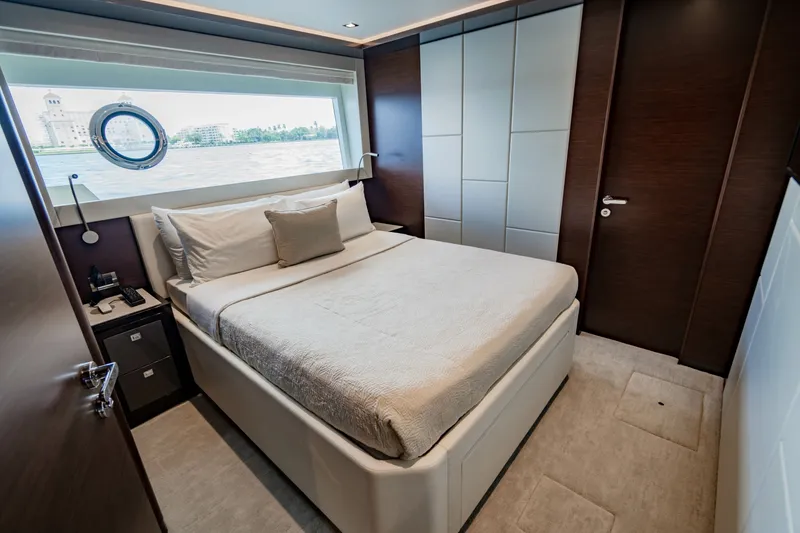 Slide: The Image of Ocean Alexander 32 Explorer 2023 - 65