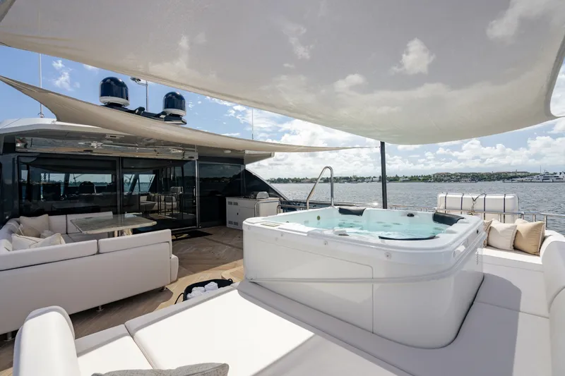 Slide: The Image of Ocean Alexander 32 Explorer 2023 - 204