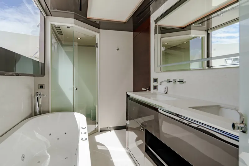 Slide: The Image of Ocean Alexander 32 Explorer 2023 - 134