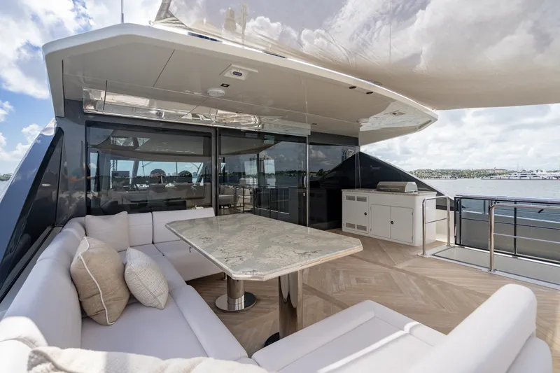 Slide: The Image of Ocean Alexander 32 Explorer 2023 - 177