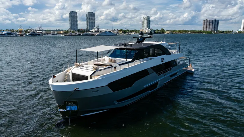 Slide: The Image of Ocean Alexander 32 Explorer 2023 - 10