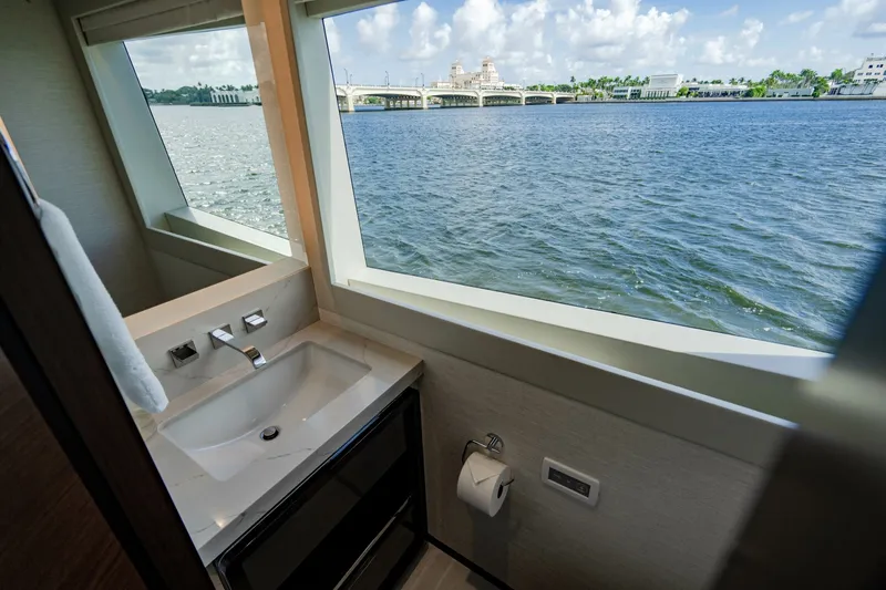 Slide: The Image of Ocean Alexander 32 Explorer 2023 - 56