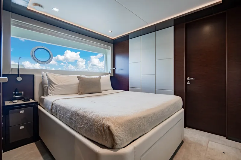Slide: The Image of Ocean Alexander 32 Explorer 2023 - 66