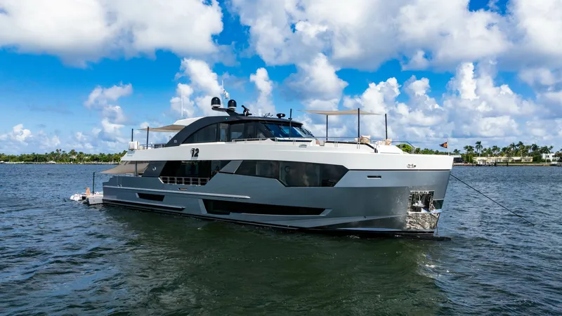 Slide: The Image of Ocean Alexander 32 Explorer 2023 - 4