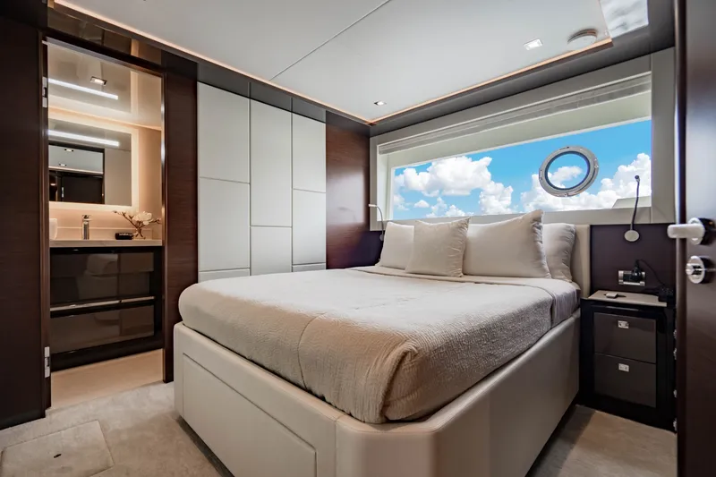 Slide: The Image of Ocean Alexander 32 Explorer 2023 - 73