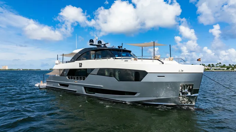 Slide: The Image of Ocean Alexander 32 Explorer 2023 - 7