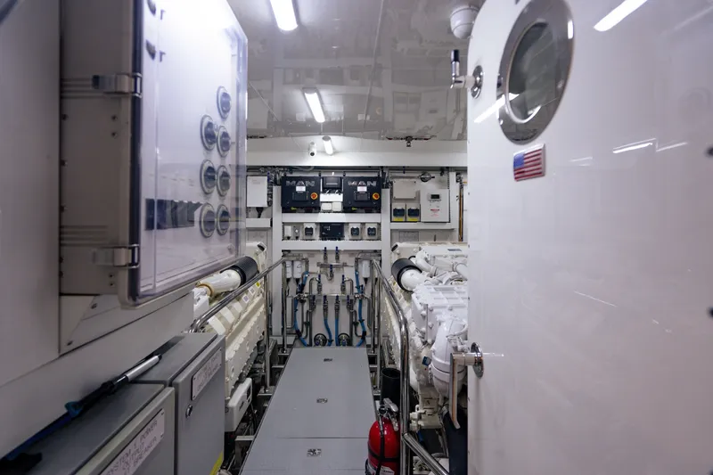 Slide: The Image of Ocean Alexander 32 Explorer 2023 - 209
