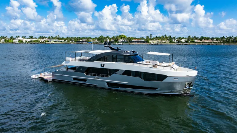 Slide: The Image of Ocean Alexander 32 Explorer 2023 - 3