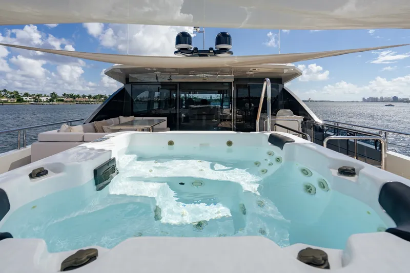 Slide: The Image of Ocean Alexander 32 Explorer 2023 - 202