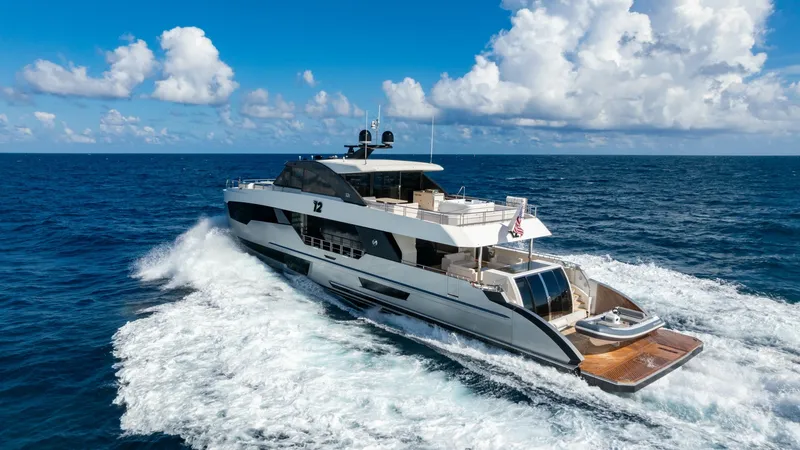 Slide: The Image of Ocean Alexander 32 Explorer 2023 - 34