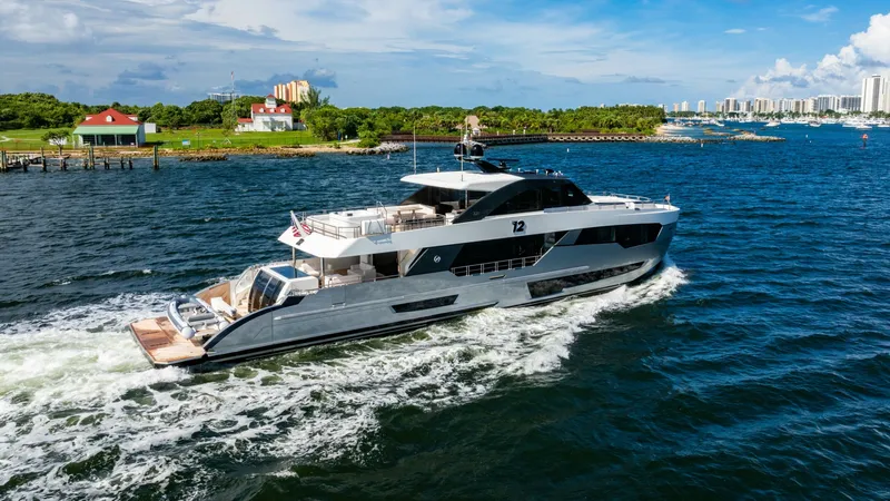 Slide: The Image of Ocean Alexander 32 Explorer 2023 - 14