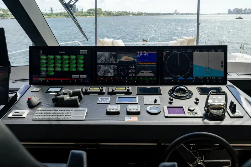 Slide: The Image of Ocean Alexander 32 Explorer 2023 - 190