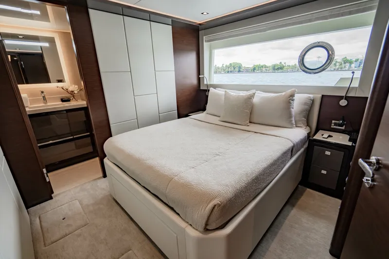 Slide: The Image of Ocean Alexander 32 Explorer 2023 - 74