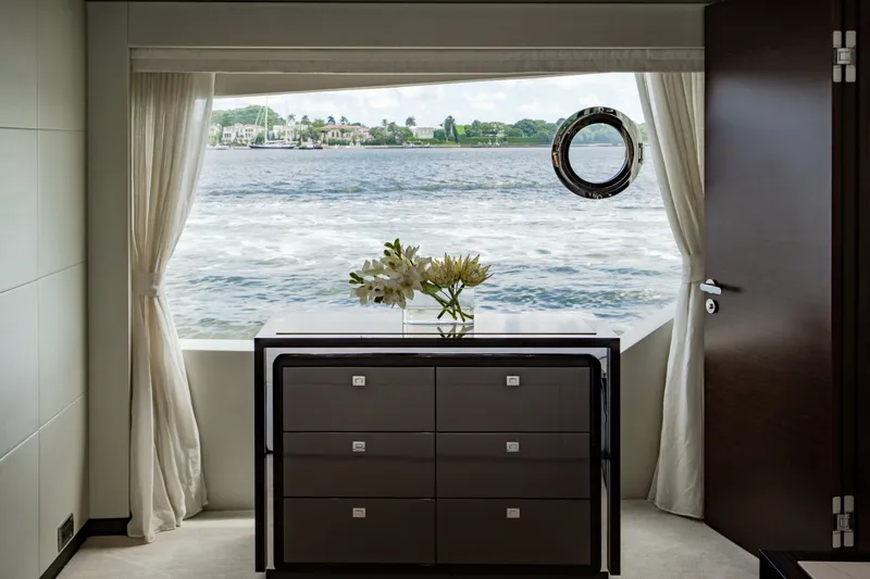 Slide: The Image of Ocean Alexander 32 Explorer 2023 - 102