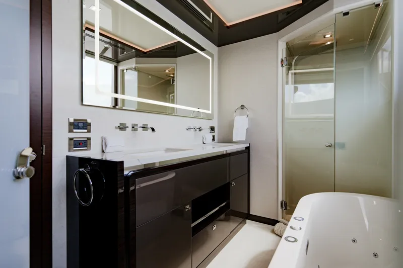 Slide: The Image of Ocean Alexander 32 Explorer 2023 - 137