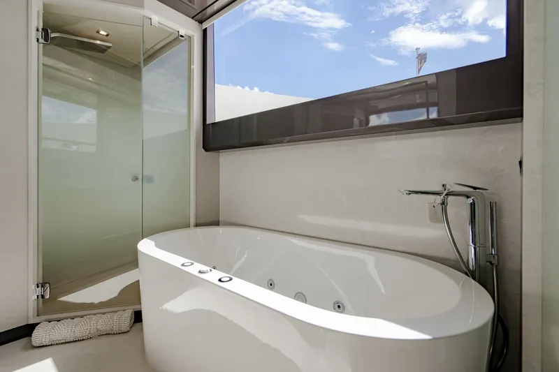 Slide: The Image of Ocean Alexander 32 Explorer 2023 - 131