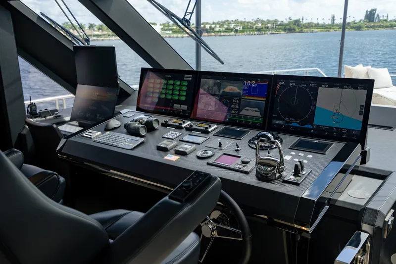 Slide: The Image of Ocean Alexander 32 Explorer 2023 - 189