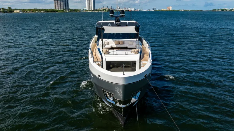 Slide: The Image of Ocean Alexander 32 Explorer 2023 - 9