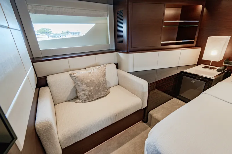 Slide: The Image of Ocean Alexander 32 Explorer 2023 - 92