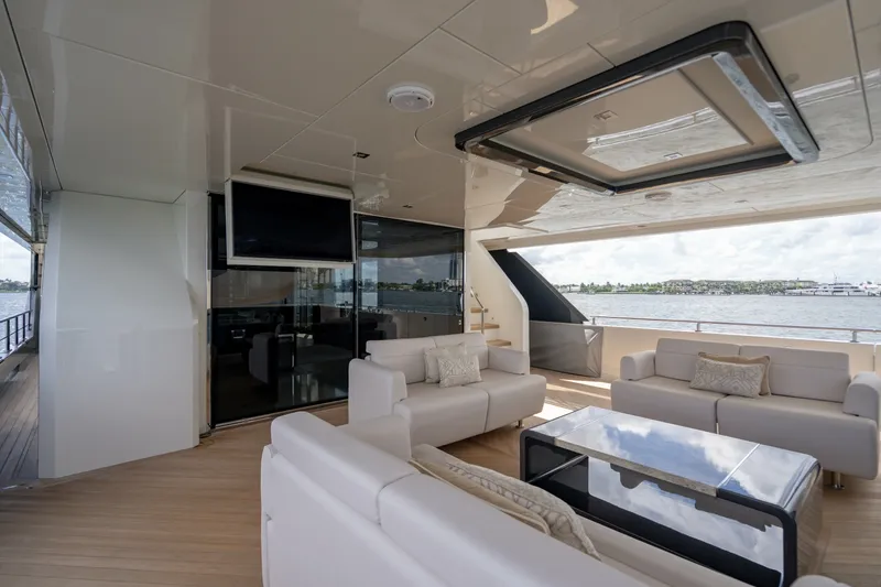 Slide: The Image of Ocean Alexander 32 Explorer 2023 - 178