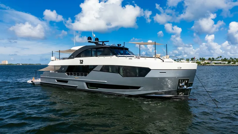 Slide: The Image of Ocean Alexander 32 Explorer 2023 - 12