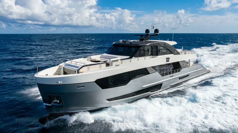 Slide: The Image of Ocean Alexander 32 Explorer 2023 - 40