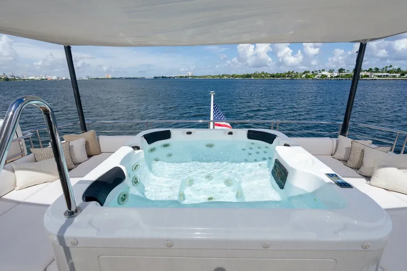 Slide: The Image of Ocean Alexander 32 Explorer 2023 - 206