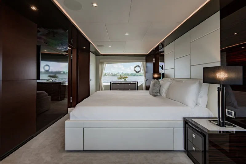 Slide: The Image of Ocean Alexander 32 Explorer 2023 - 101