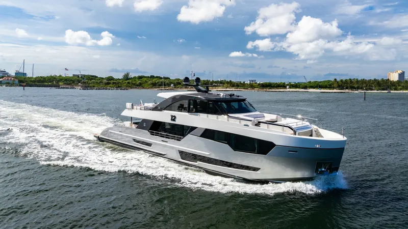 Slide: The Image of Ocean Alexander 32 Explorer 2023 - 17