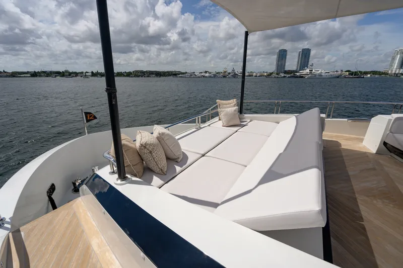 Slide: The Image of Ocean Alexander 32 Explorer 2023 - 168