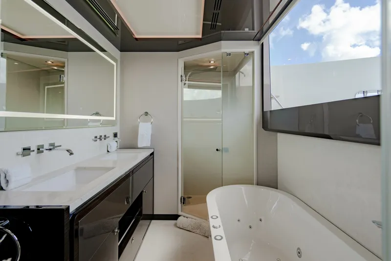 Slide: The Image of Ocean Alexander 32 Explorer 2023 - 136