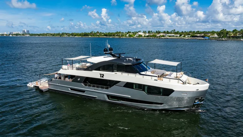 Slide: The Image of Ocean Alexander 32 Explorer 2023 - 13