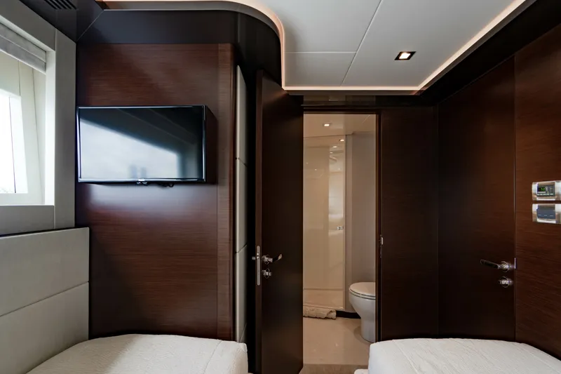 Slide: The Image of Ocean Alexander 32 Explorer 2023 - 83