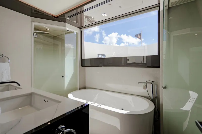 Slide: The Image of Ocean Alexander 32 Explorer 2023 - 128
