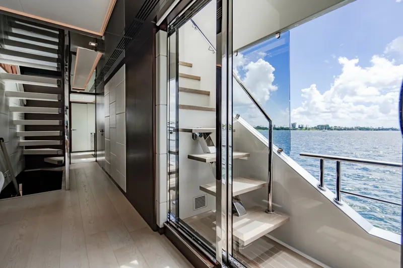 Slide: The Image of Ocean Alexander 32 Explorer 2023 - 115