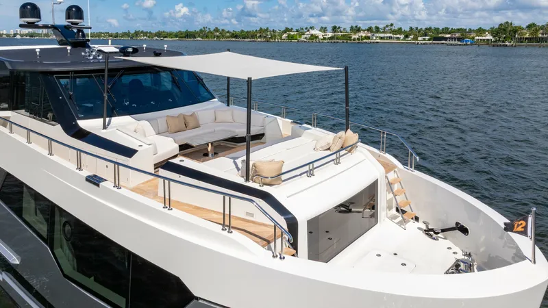 Slide: The Image of Ocean Alexander 32 Explorer 2023 - 5