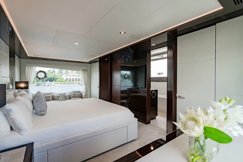 Slide: The Image of Ocean Alexander 32 Explorer 2023 - 104