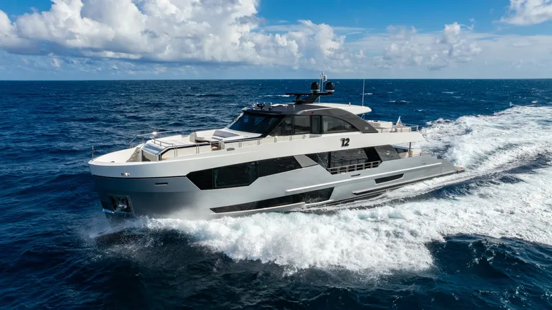 Slide: The Image of Ocean Alexander 32 Explorer 2023 - 39