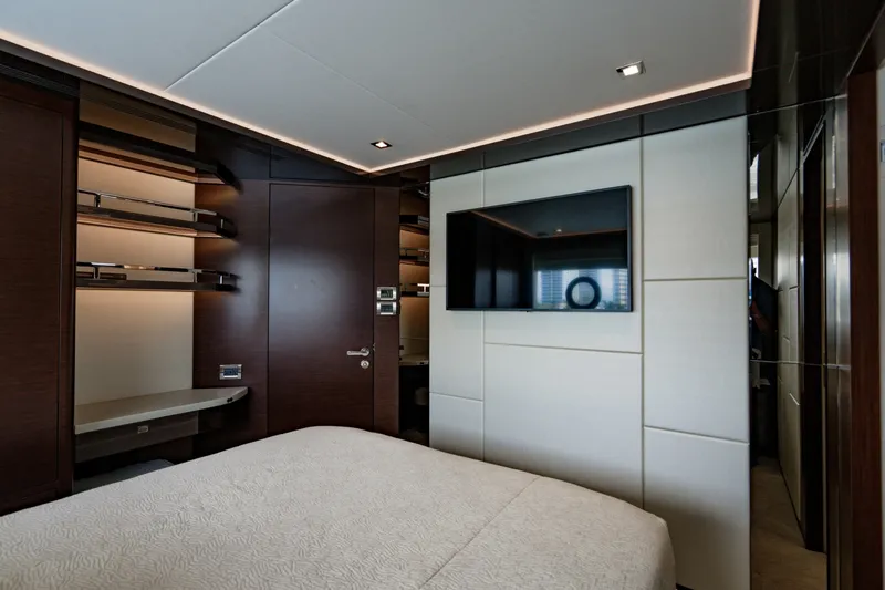 Slide: The Image of Ocean Alexander 32 Explorer 2023 - 75