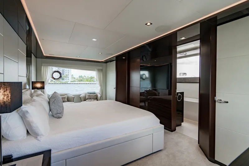 Slide: The Image of Ocean Alexander 32 Explorer 2023 - 96