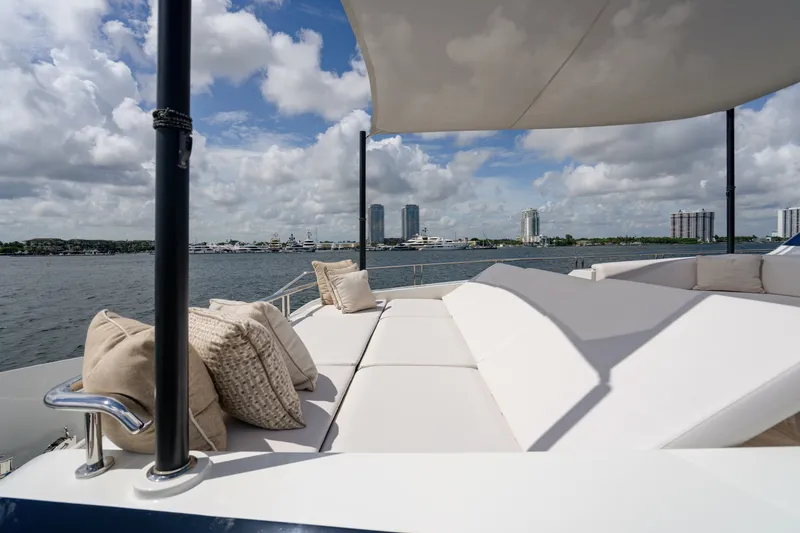 Slide: The Image of Ocean Alexander 32 Explorer 2023 - 169