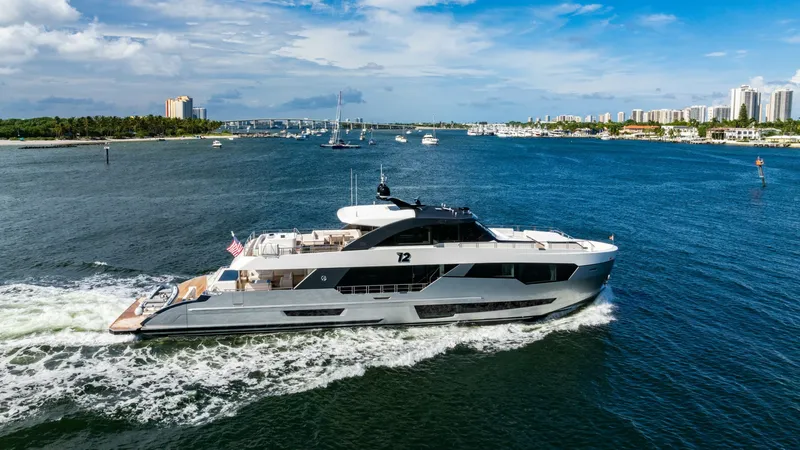 Slide: The Image of Ocean Alexander 32 Explorer 2023 - 18