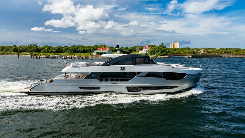 Slide: The Image of Ocean Alexander 32 Explorer 2023 - 15
