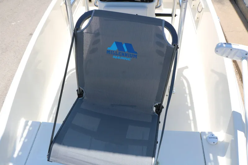 Slide: The Image of Bayliner Element F18 2017 - 20