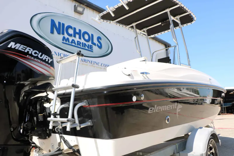 Slide: The Image of Bayliner Element F18 2017 - 10